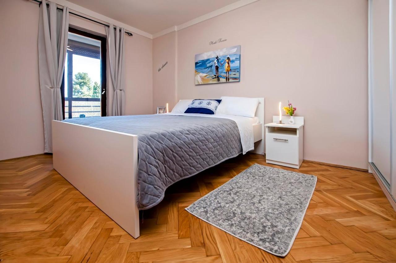 罗维尼Apartman Bellana公寓 外观 照片