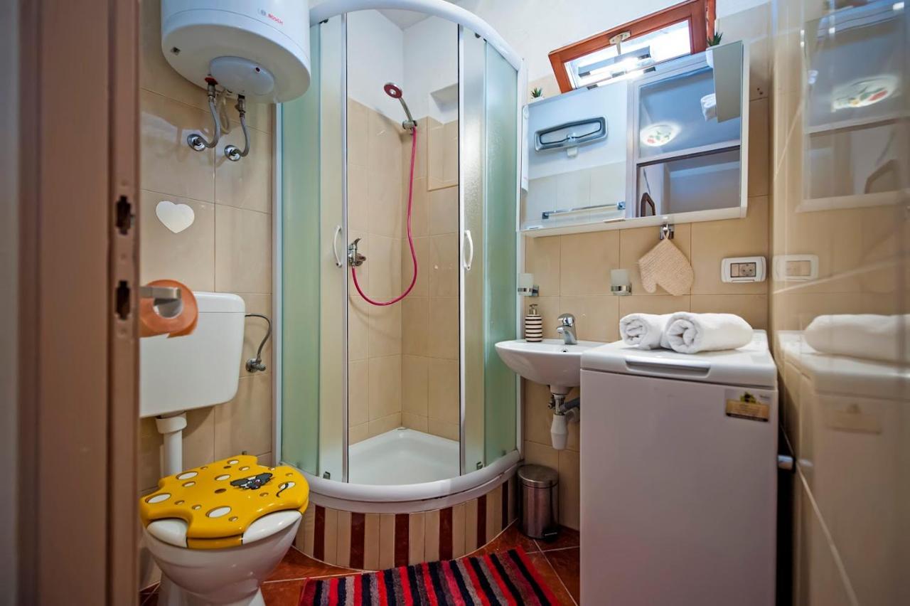 罗维尼Apartman Bellana公寓 外观 照片