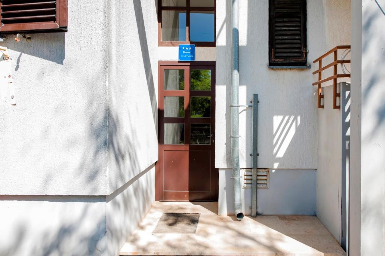 罗维尼Apartman Bellana公寓 外观 照片