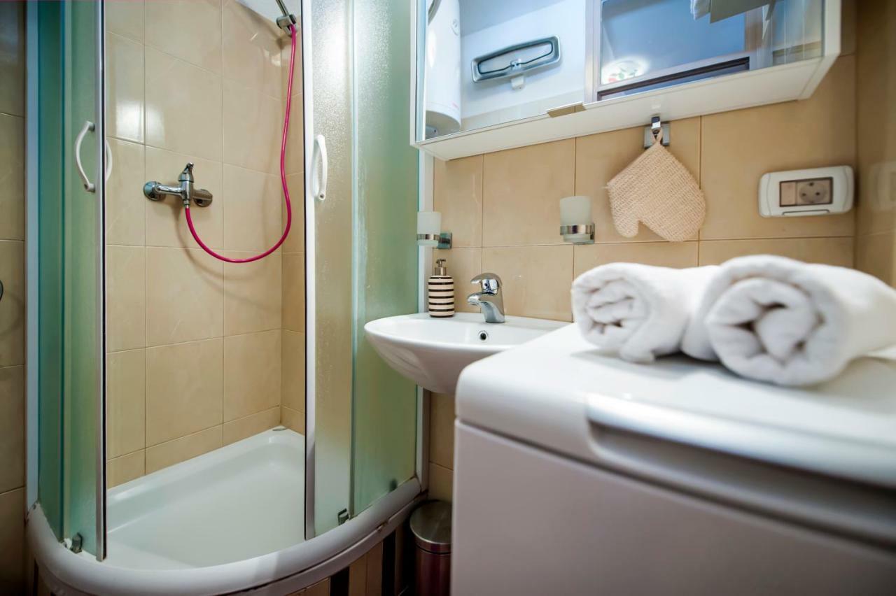 罗维尼Apartman Bellana公寓 外观 照片